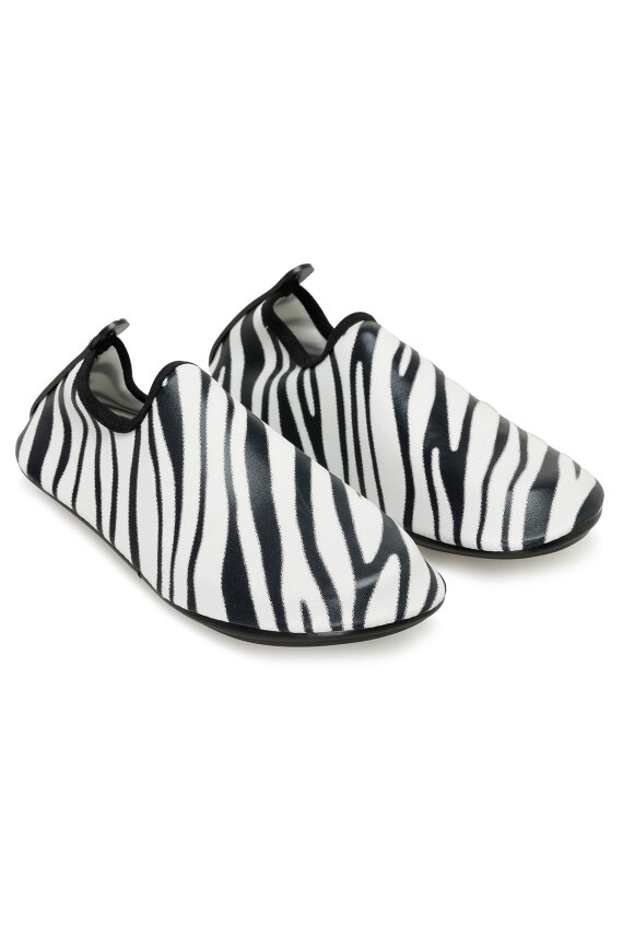 Bright Zebra Desenli Kaymaz Tabanlı Esnek Hafif Kadın Havuz Plaj Deniz Ayakkabısı - 3
